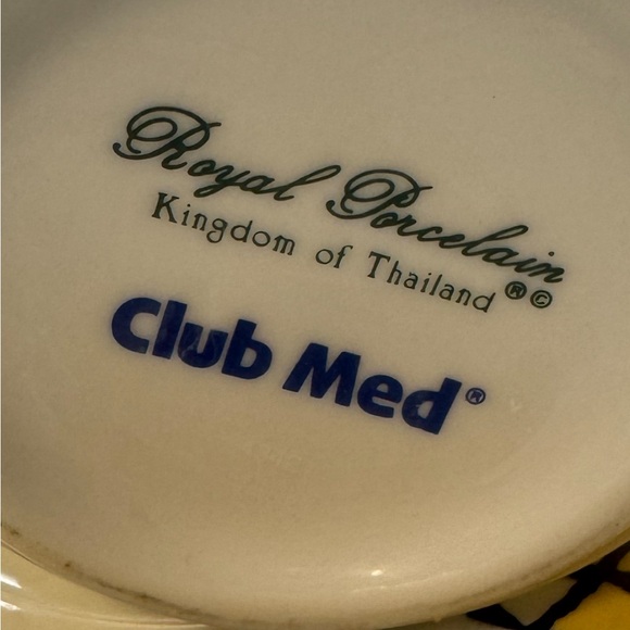 Royal Porcelain Kingdom of Thailand Coffee Cups & saucers (2) made for Club Med - Picture 11 of 11
